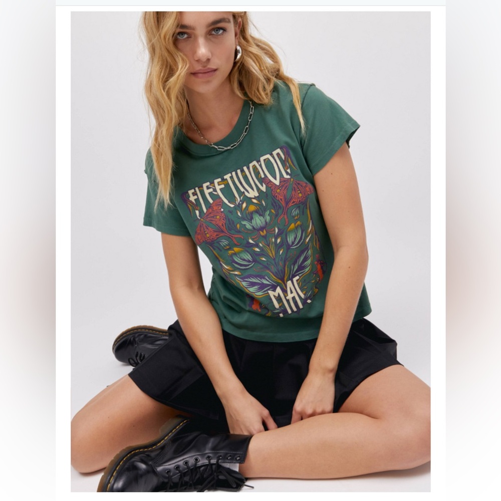 Daydreamer FM Graphic Tee Size: Small
